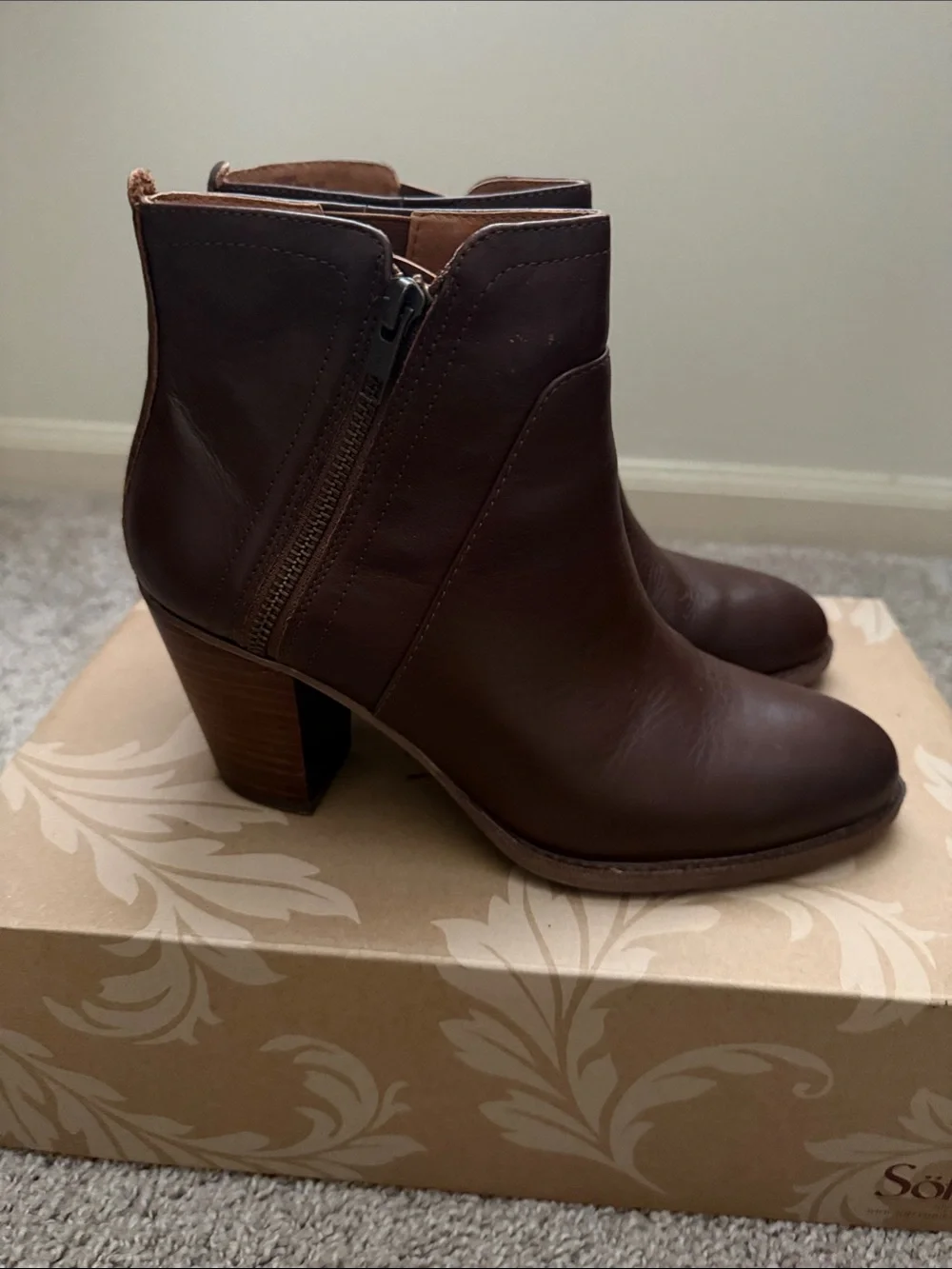 Sofft Brown Leather Ankle Booties with Side Zip